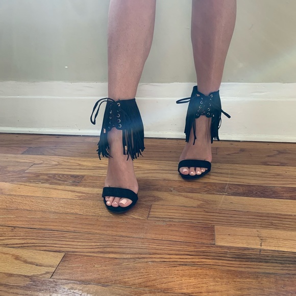 Black fringe heels - Picture 1 of 3